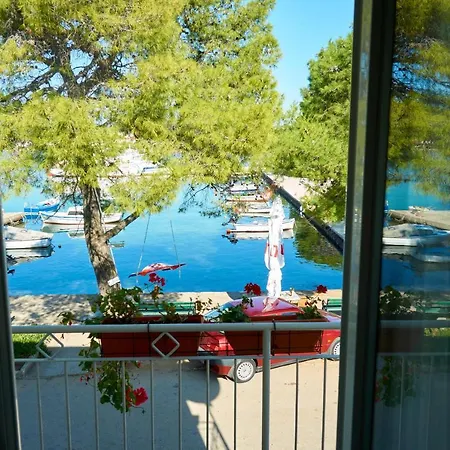 Captains Paradise